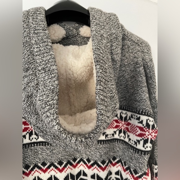 Cute winter-themed sweater - Picture 2 of 5